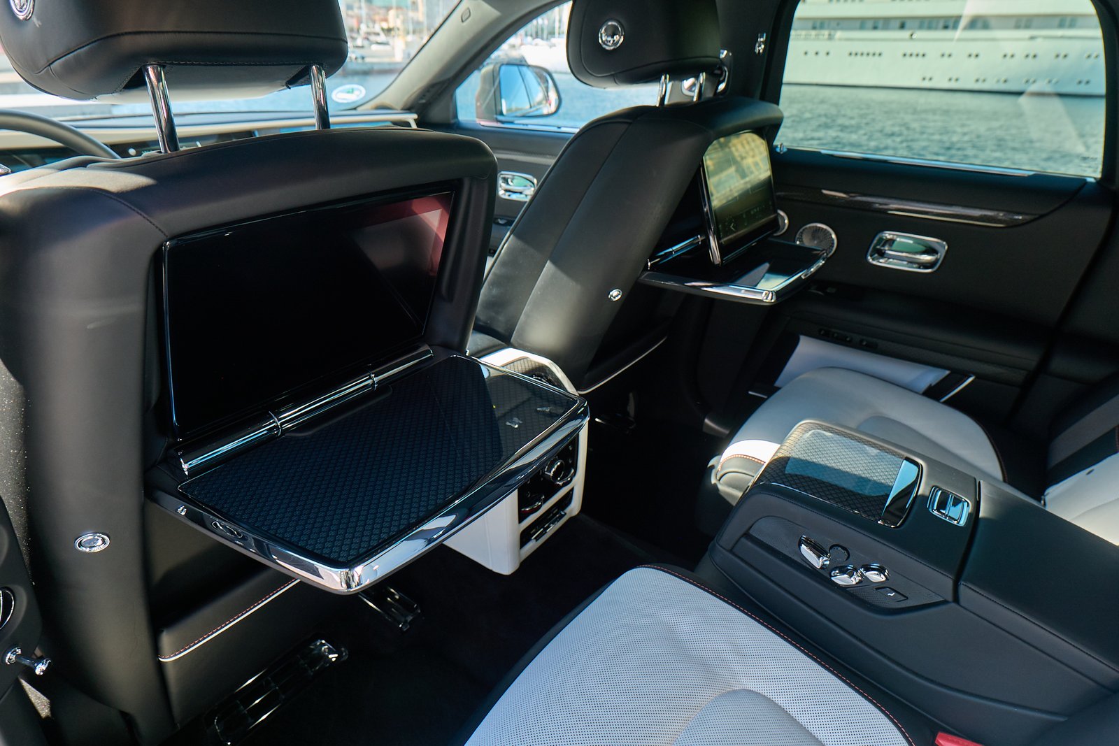 Rolls Royce Ghost Black Badge — photo 9